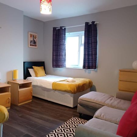 Pearson House - Huku Kwetu 3 Bedroom End Of Terrance House - Family And Business Group Self Catering Accommodation -Huku Kwetu Nottingham Ngoại thất bức ảnh