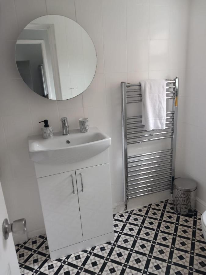 Pearson House - Huku Kwetu 3 Bedroom End Of Terrance House - Family And Business Group Self Catering Accommodation -Huku Kwetu Nottingham Ngoại thất bức ảnh