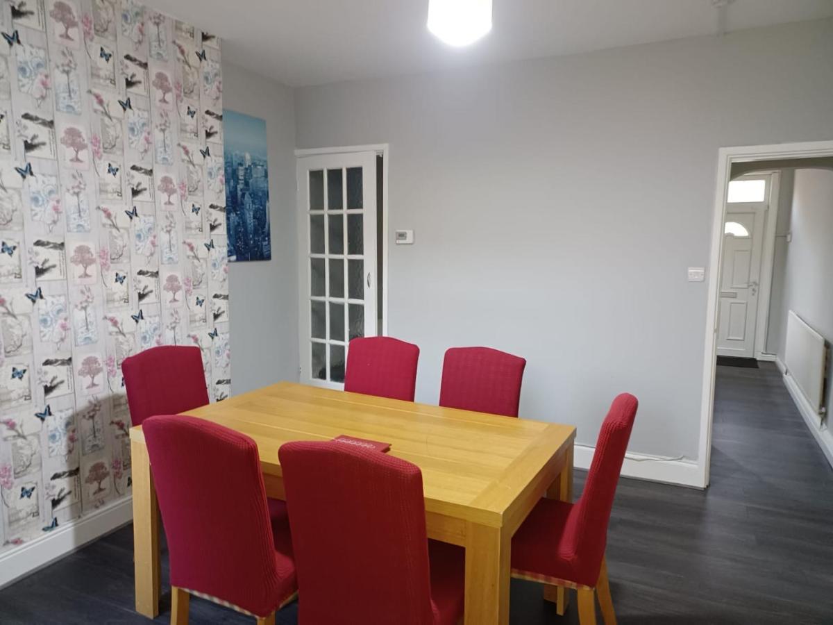 Pearson House - Huku Kwetu 3 Bedroom End Of Terrance House - Family And Business Group Self Catering Accommodation -Huku Kwetu Nottingham Ngoại thất bức ảnh
